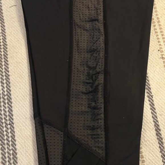Lululemon Black Athletic Crops Mesh Wrap Detail Blue Waistband - Picture 5 of 6